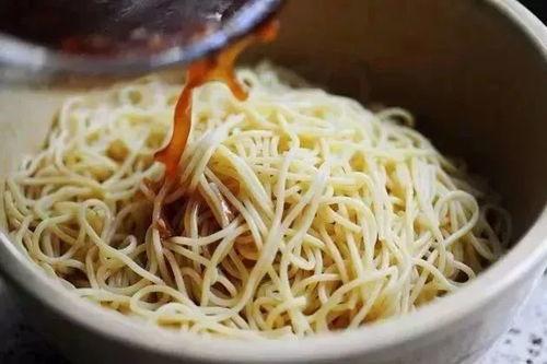 阿姨爆料面食怎么做的视频,面食制作全攻略