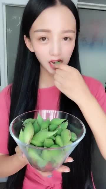 小伙带姐姐免费吃瓜,小伙带姐姐免费畅享夏日清凉瓜果盛宴  第2张