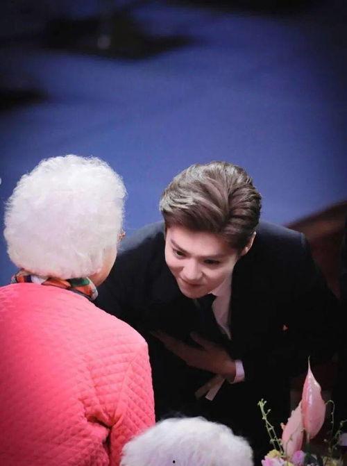 鹿晗韩国爆料视频大全最新,独家幕后花絮大公开 第2张 鹿晗韩国爆料视频大全最新,独家幕后花絮大公开 第2张