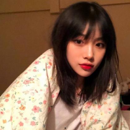 吃瓜网红照片头像女,揭秘网红照片头像背后的故事  第2张