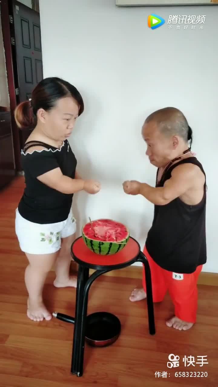 夫妇网红吃瓜图片大全,趣味十足的生活瞬间大公开  第3张