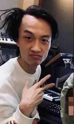 吴岱林前女友爆料视频,揭秘明星背后的情感纠葛 第2张 吴岱林前女友爆料视频,揭秘明星背后的情感纠葛 第2张