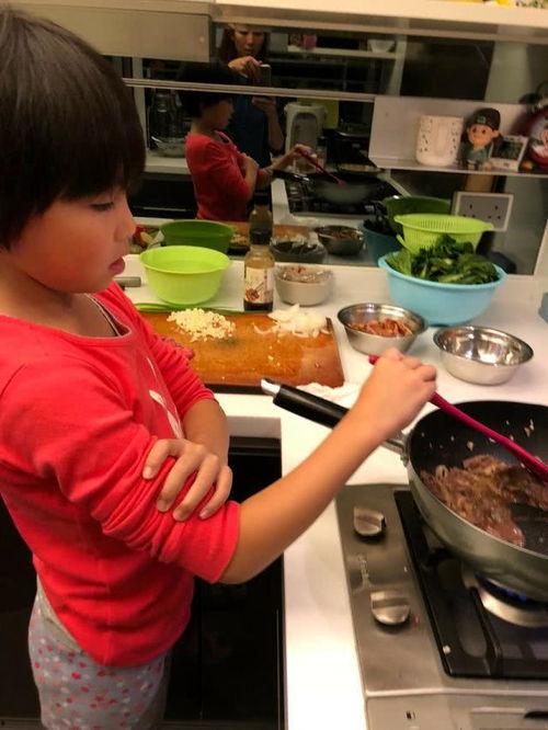 上门做饭小厨娘爆料视频,独家爆料视频背后的真实故事 第2张 上门做饭小厨娘爆料视频,独家爆料视频背后的真实故事 第2张