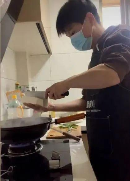 上门做饭小厨娘爆料视频,独家爆料视频背后的真实故事 第3张 上门做饭小厨娘爆料视频,独家爆料视频背后的真实故事 第3张